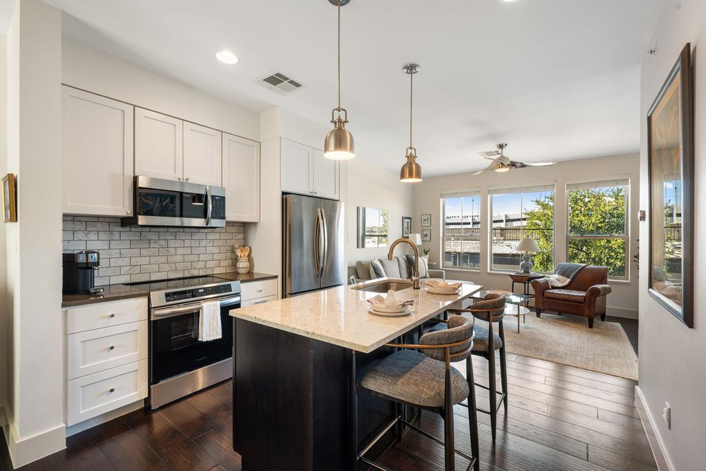 2207 Pasadena DR 10, Austin, TX 78757