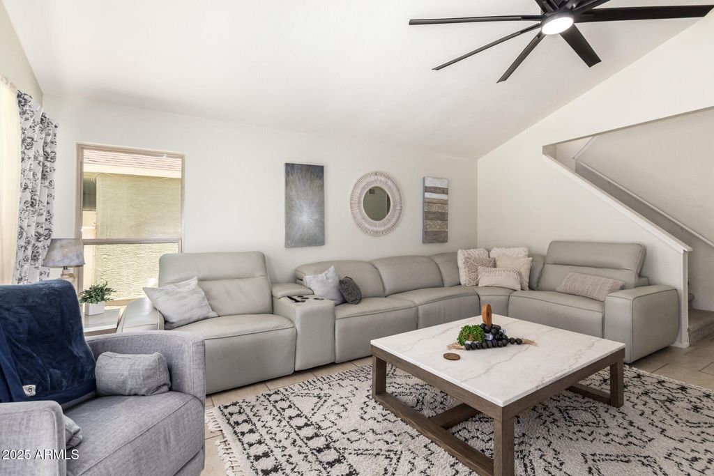 Image 12 of property listing at 19230 N 5TH Street, Phoenix, AZ 85024