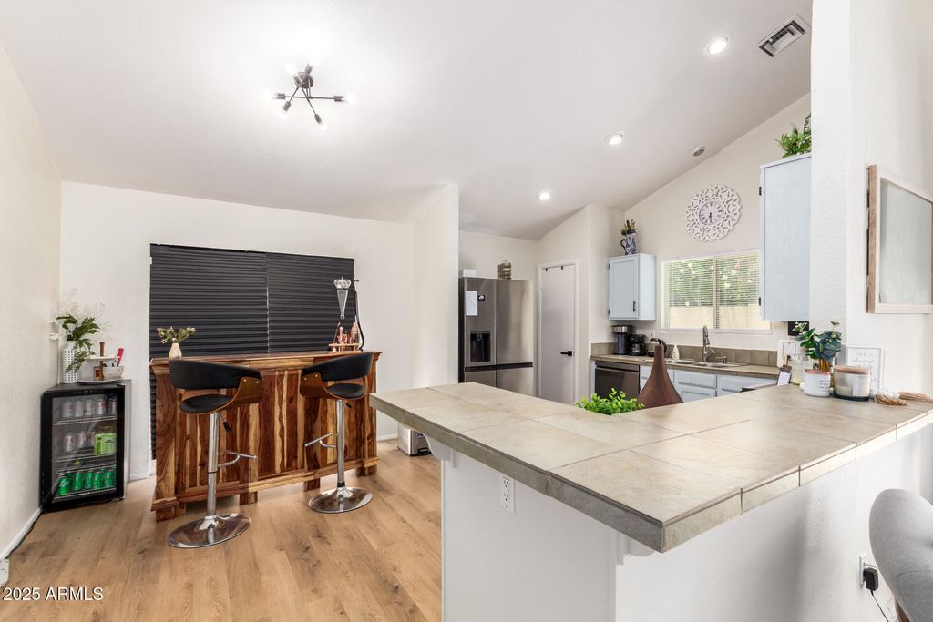 Image 13 of property listing at 19230 N 5TH Street, Phoenix, AZ 85024