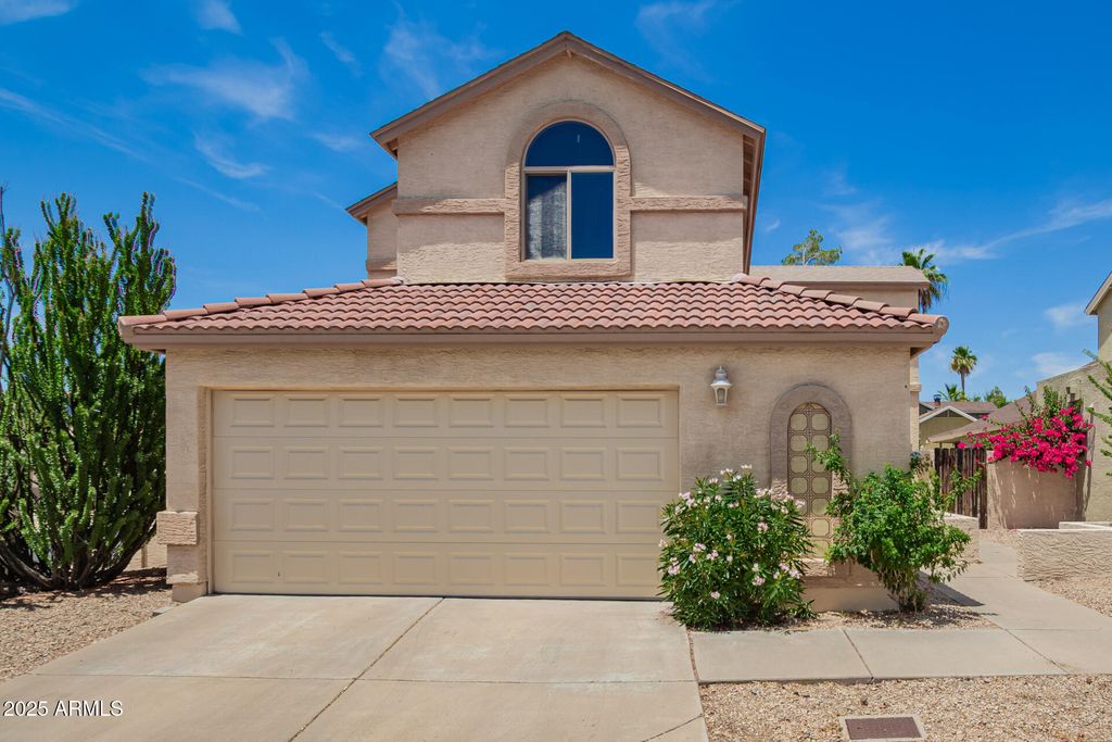 Image 2 of property listing at 19230 N 5TH Street, Phoenix, AZ 85024
