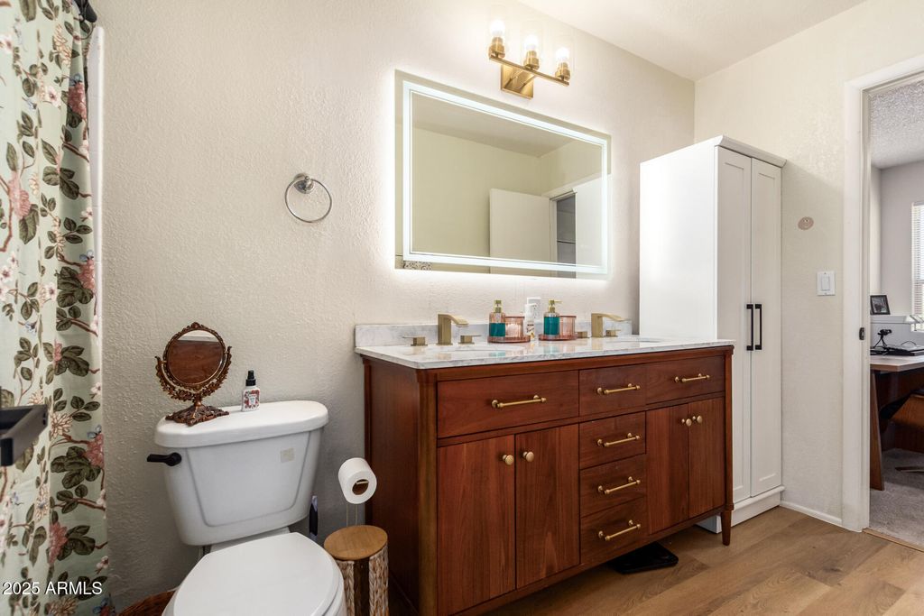 Image 28 of property listing at 19230 N 5TH Street, Phoenix, AZ 85024