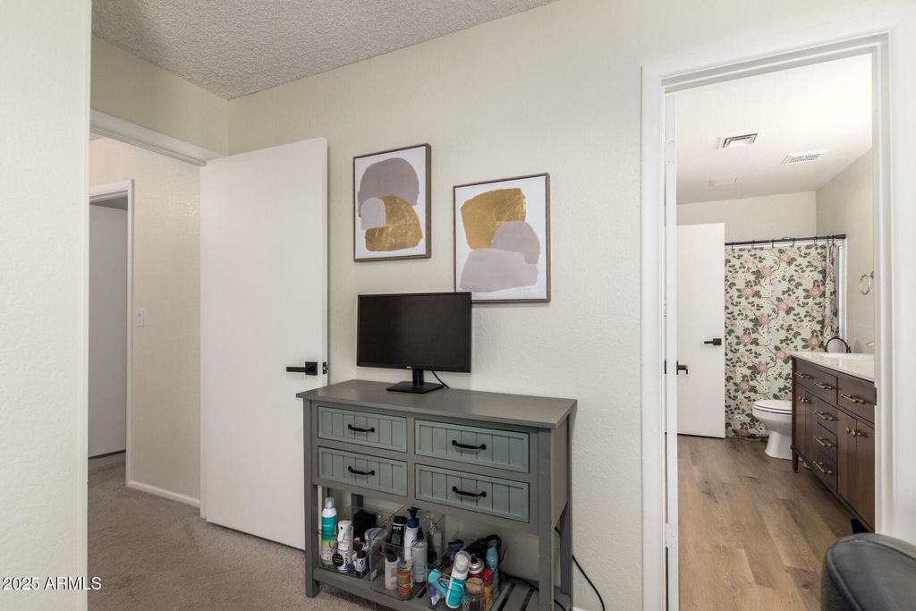 Image 30 of property listing at 19230 N 5TH Street, Phoenix, AZ 85024