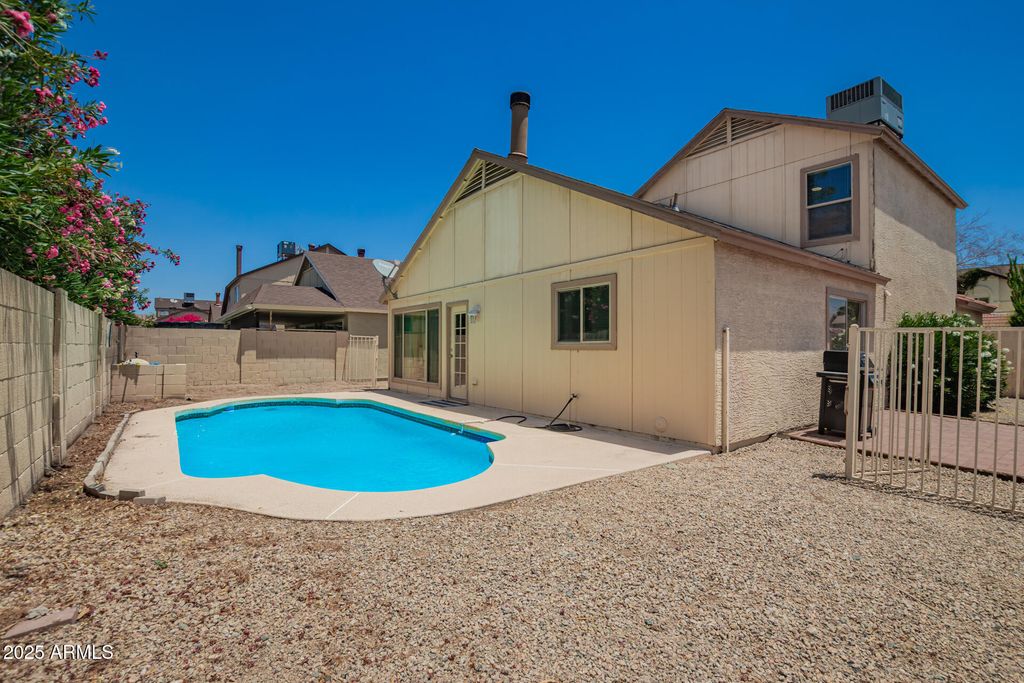 Image 33 of property listing at 19230 N 5TH Street, Phoenix, AZ 85024
