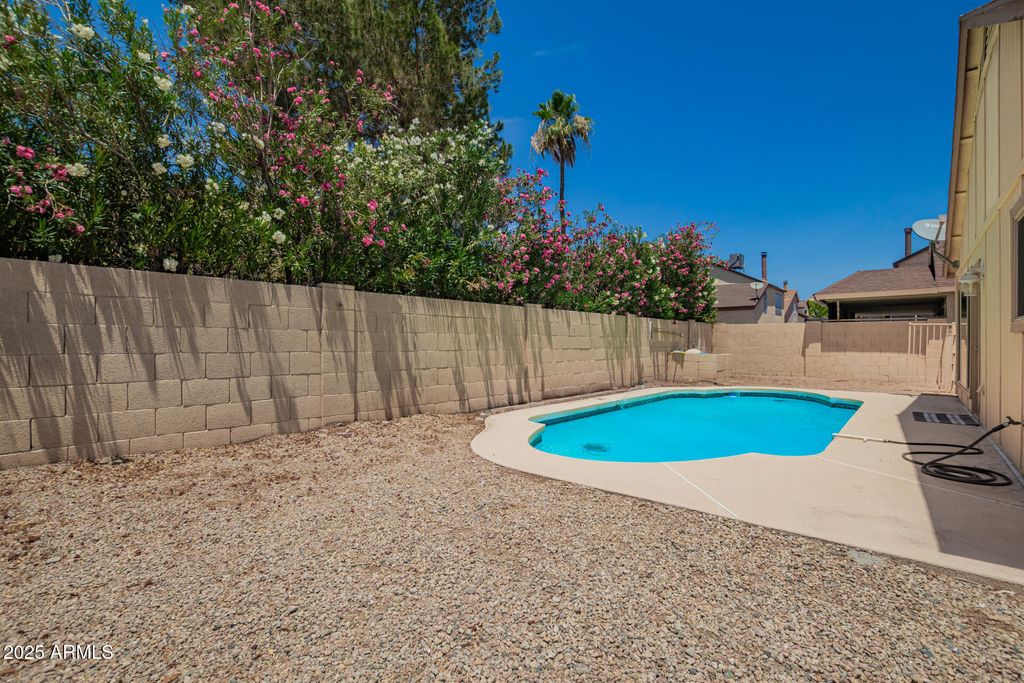 Image 34 of property listing at 19230 N 5TH Street, Phoenix, AZ 85024