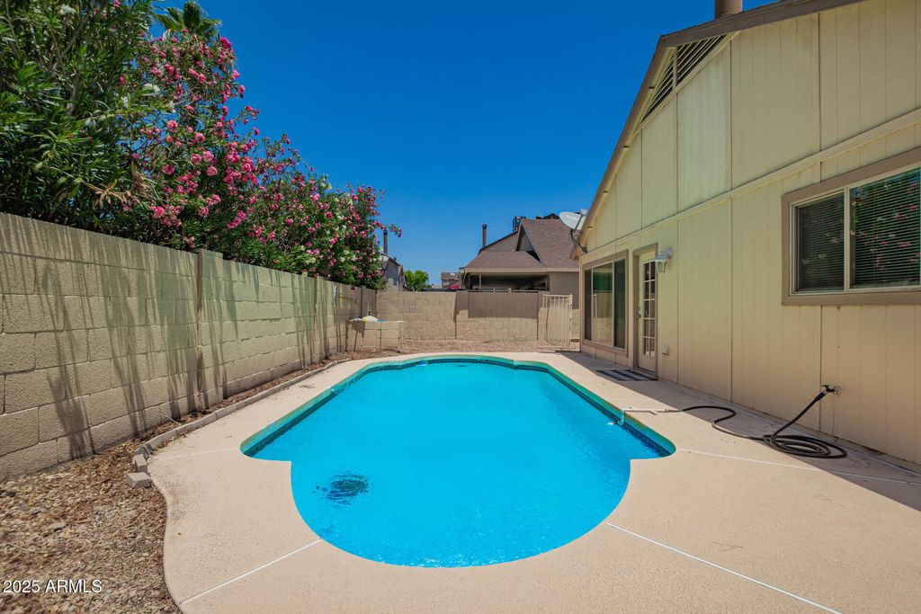 Image 37 of property listing at 19230 N 5TH Street, Phoenix, AZ 85024