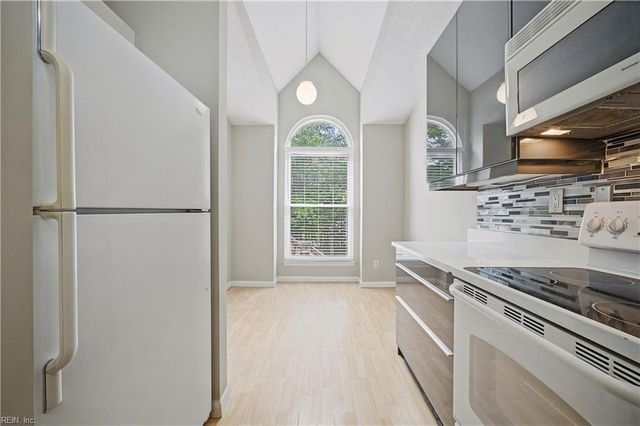 449 E Lake CIR, Chesapeake, VA 23322