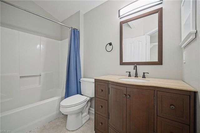 449 E Lake CIR, Chesapeake, VA 23322