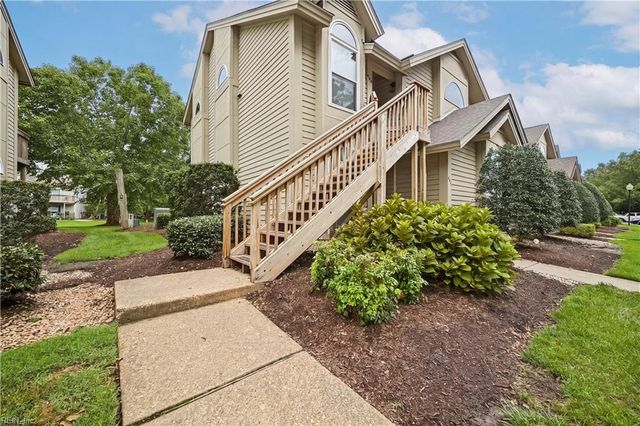 449 E Lake CIR, Chesapeake, VA 23322