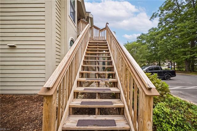 449 E Lake CIR, Chesapeake, VA 23322