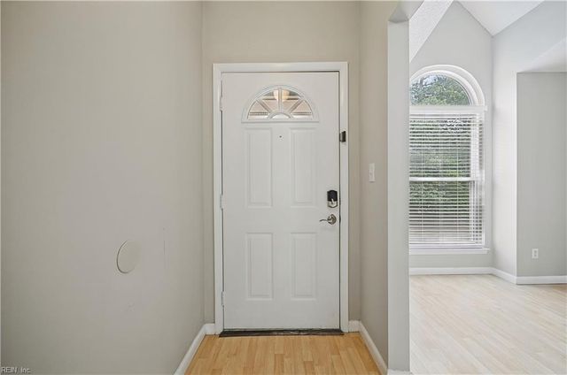 449 E Lake CIR, Chesapeake, VA 23322