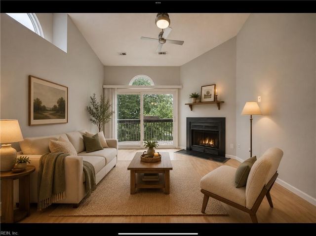 449 E Lake CIR, Chesapeake, VA 23322