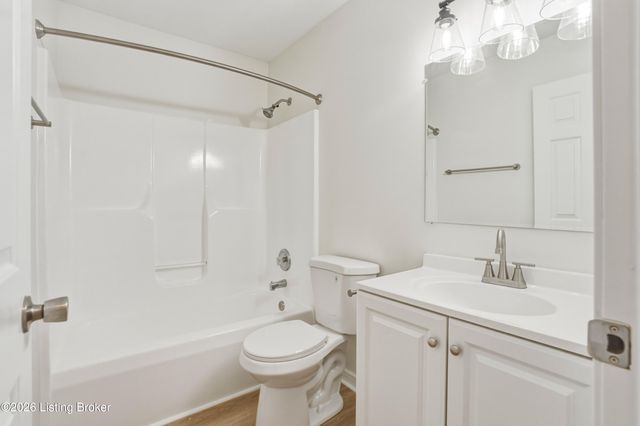 9720 Springwater Ct, Louisville, KY 40229