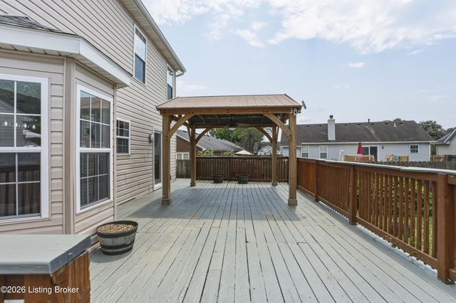 9720 Springwater Ct, Louisville, KY 40229