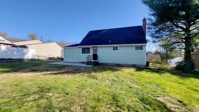10 Bridle Path, Colonie Village, NY 12205