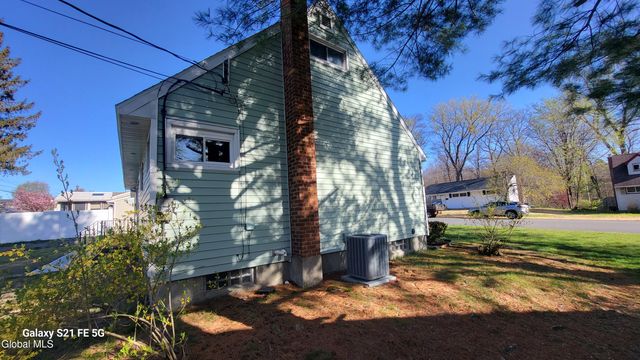 10 Bridle Path, Colonie Village, NY 12205