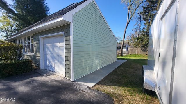 10 Bridle Path, Colonie Village, NY 12205