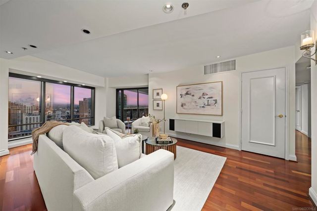 200 Harbor 2701, San Diego, CA 92101