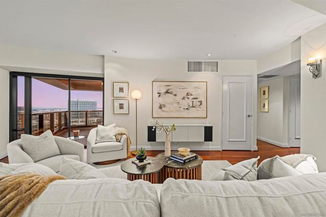 200 Harbor 2701, San Diego, CA 92101