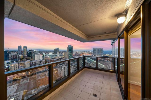 200 Harbor 2701, San Diego, CA 92101