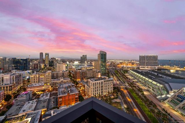 200 Harbor 2701, San Diego, CA 92101