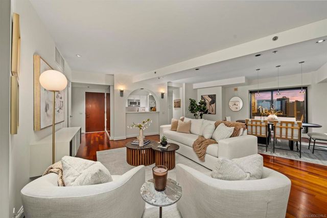 200 Harbor 2701, San Diego, CA 92101