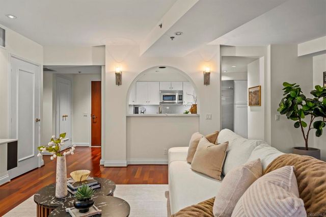 200 Harbor 2701, San Diego, CA 92101