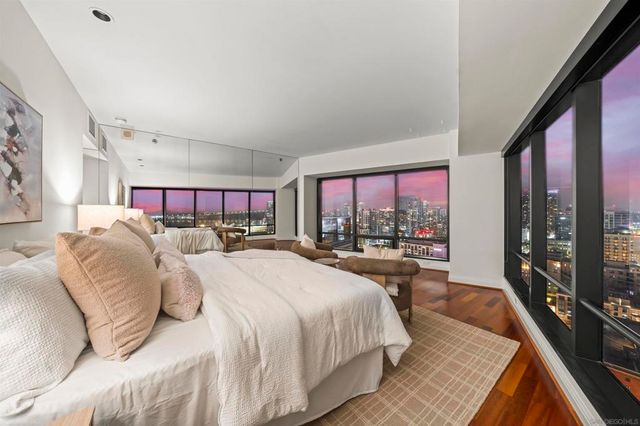 200 Harbor 2701, San Diego, CA 92101