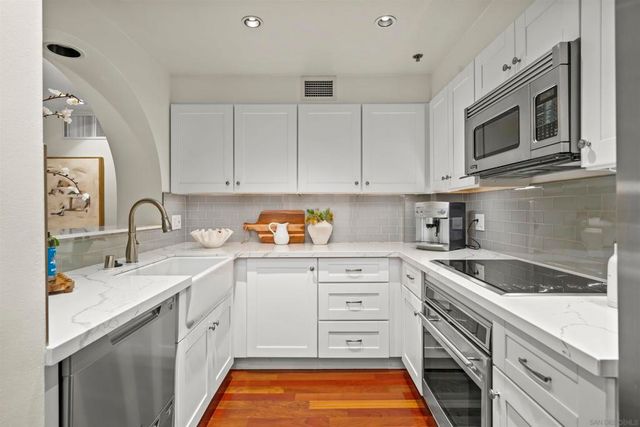 200 Harbor 2701, San Diego, CA 92101