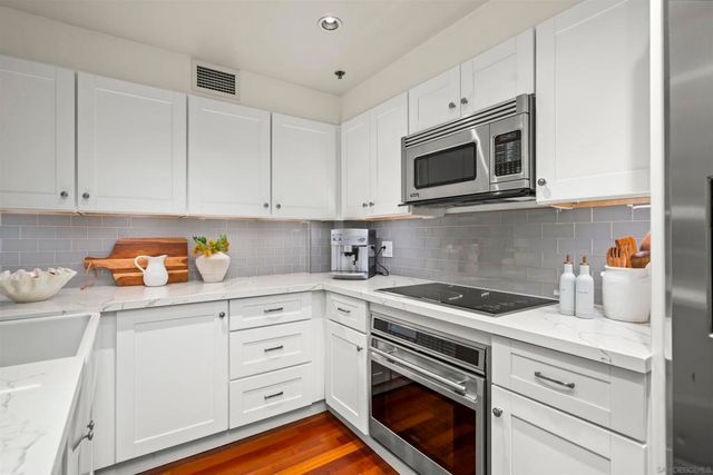 200 Harbor 2701, San Diego, CA 92101