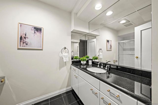 200 Harbor 2701, San Diego, CA 92101
