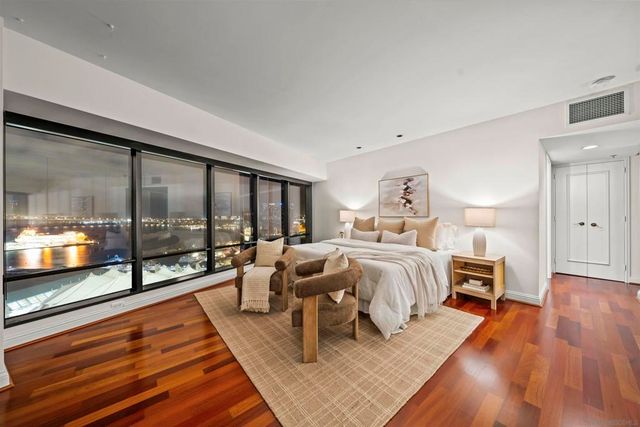 200 Harbor 2701, San Diego, CA 92101