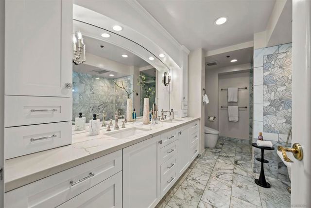 200 Harbor 2701, San Diego, CA 92101