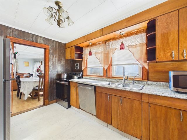 10 Jefferson Ave, Taunton, MA 02780