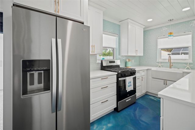 208 84TH STREET, Holmes Beach, FL 34217