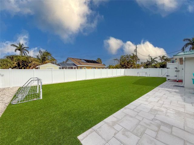 208 84TH STREET, Holmes Beach, FL 34217