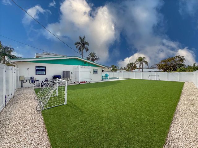 208 84TH STREET, Holmes Beach, FL 34217