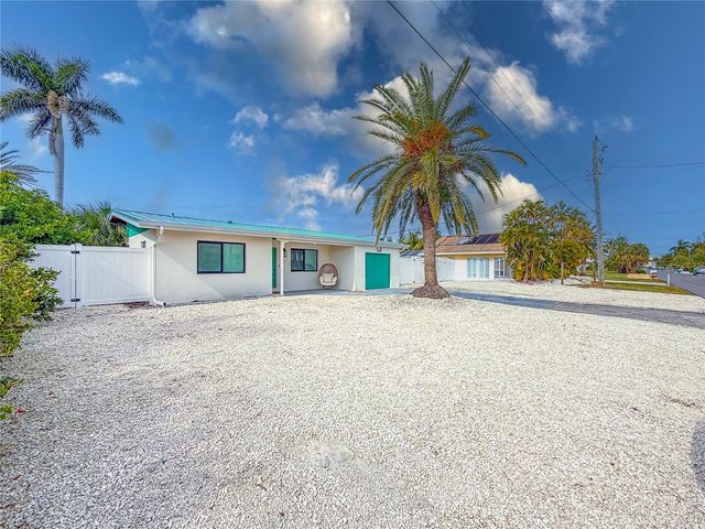 208 84TH STREET, Holmes Beach, FL 34217