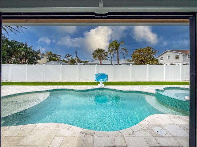 208 84TH STREET, Holmes Beach, FL 34217