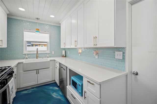 208 84TH STREET, Holmes Beach, FL 34217