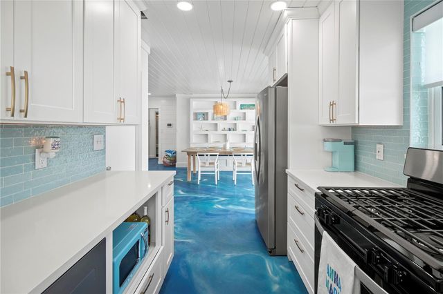 208 84TH STREET, Holmes Beach, FL 34217