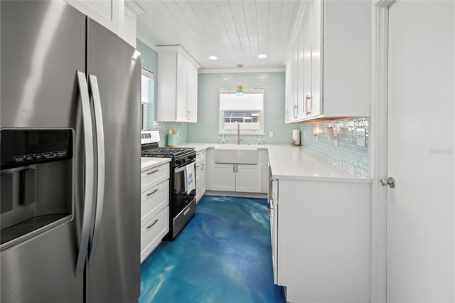 208 84TH STREET, Holmes Beach, FL 34217