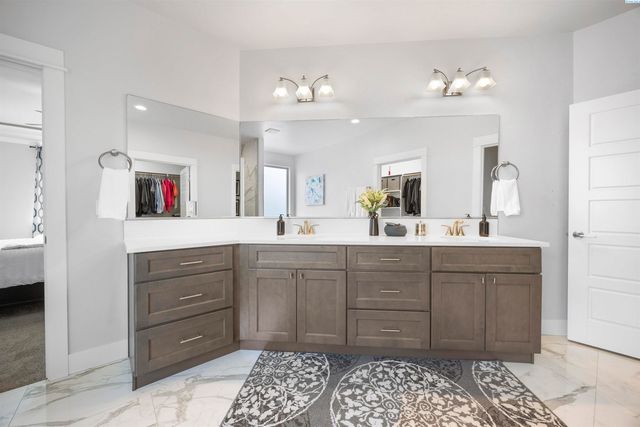 7185 Corsica Street, West Richland, WA 99353