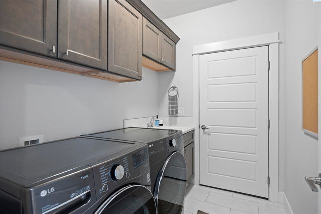 7185 Corsica Street, West Richland, WA 99353