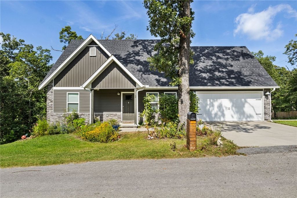 2 S Moors Lane, Bella Vista, AR 72714