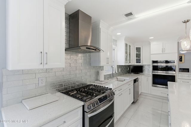 26 Oxford Lane, Eatontown, NJ 07724