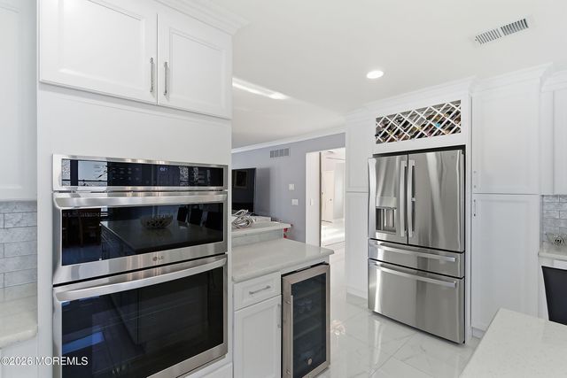 26 Oxford Lane, Eatontown, NJ 07724