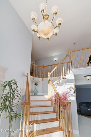 26 Oxford Lane, Eatontown, NJ 07724