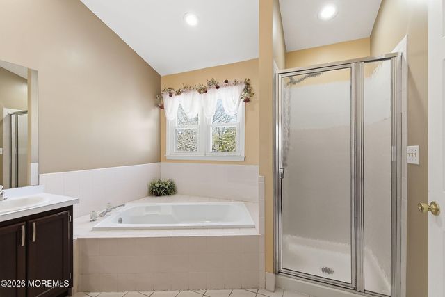 26 Oxford Lane, Eatontown, NJ 07724