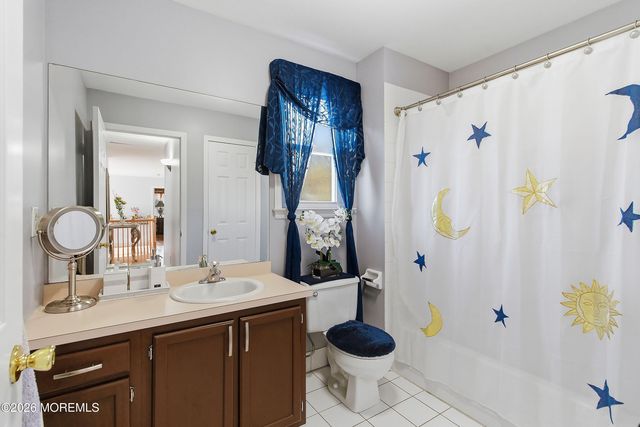 26 Oxford Lane, Eatontown, NJ 07724