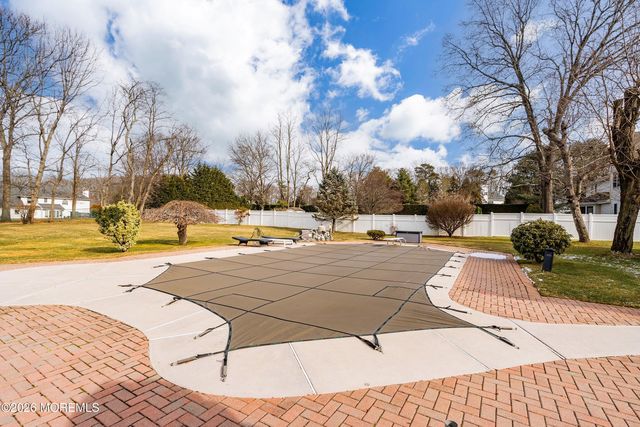 26 Oxford Lane, Eatontown, NJ 07724